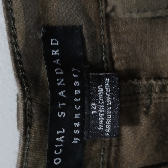 Social Standard by Santuary Camouflage Pants Size 14 Pockets Zipper Ankle - Picture 5 of 8